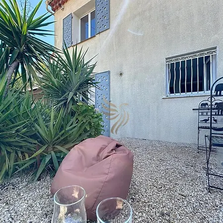 Charming 2-room Apt, Sleeps 4, Garden, Wifi * Saint-Raphaël
