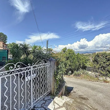 Charming 2-room Apt, Sleeps 4, Garden, Wifi Apartamento
