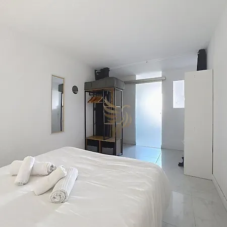 Apartamento Charming 2-room Apt, Sleeps 4, Garden, Wifi *