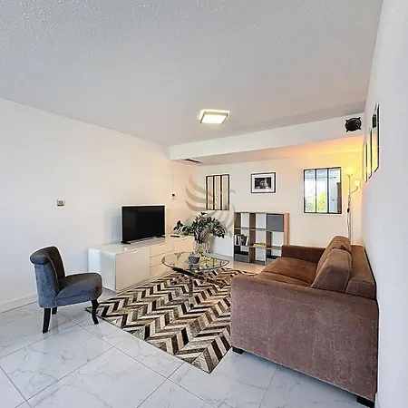 Charming 2-room Apt, Sleeps 4, Garden, Wifi Apartamento