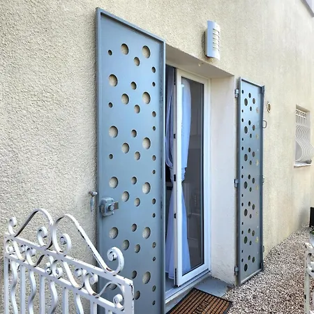 Apartamento Charming 2-room Apt, Sleeps 4, Garden, Wifi *