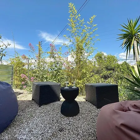 Apartamento Charming 2-room Apt, Sleeps 4, Garden, Wifi