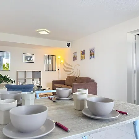 Charming 2-room Apt, Sleeps 4, Garden, Wifi