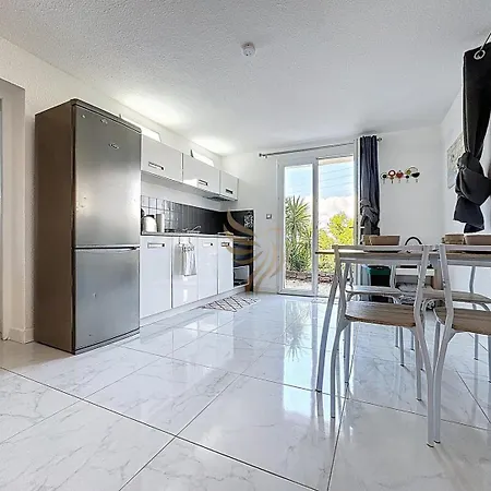 Charming 2-room Apt, Sleeps 4, Garden, Wifi Saint-Raphaël