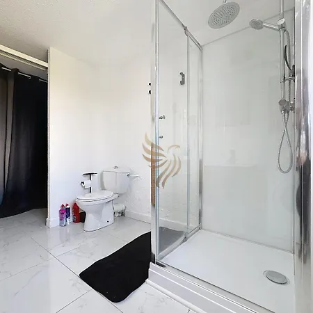 Charming 2-room Apt, Sleeps 4, Garden, Wifi Apartment *